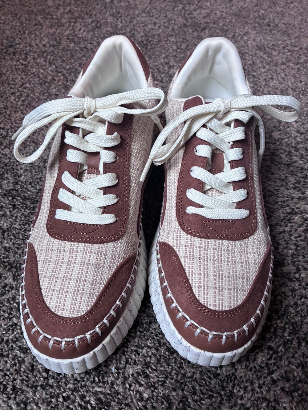 WOMANS UNIVERSAL THREAD CASUAL SHOE-8.5